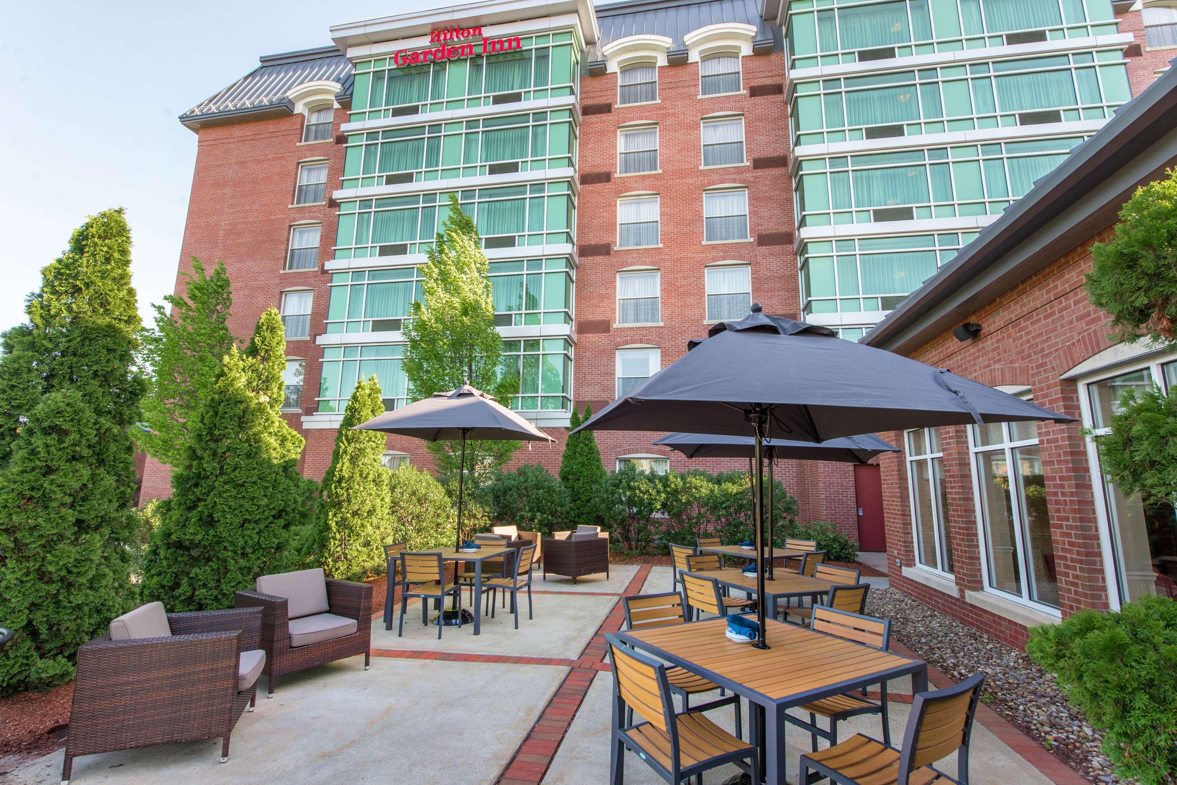 Hilton Garden Inn Manchester Downtown Exterior foto