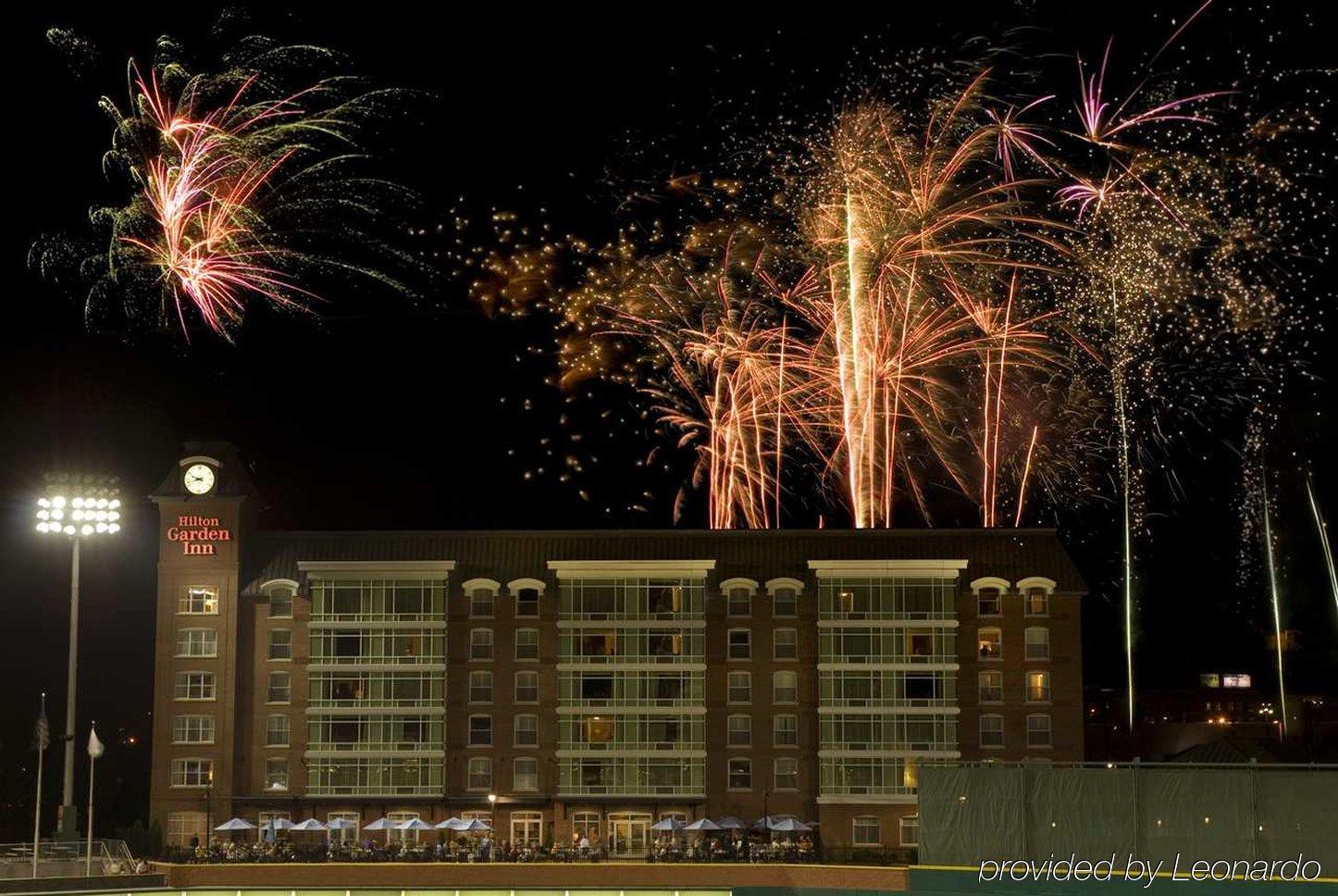 Hilton Garden Inn Manchester Downtown Exterior foto